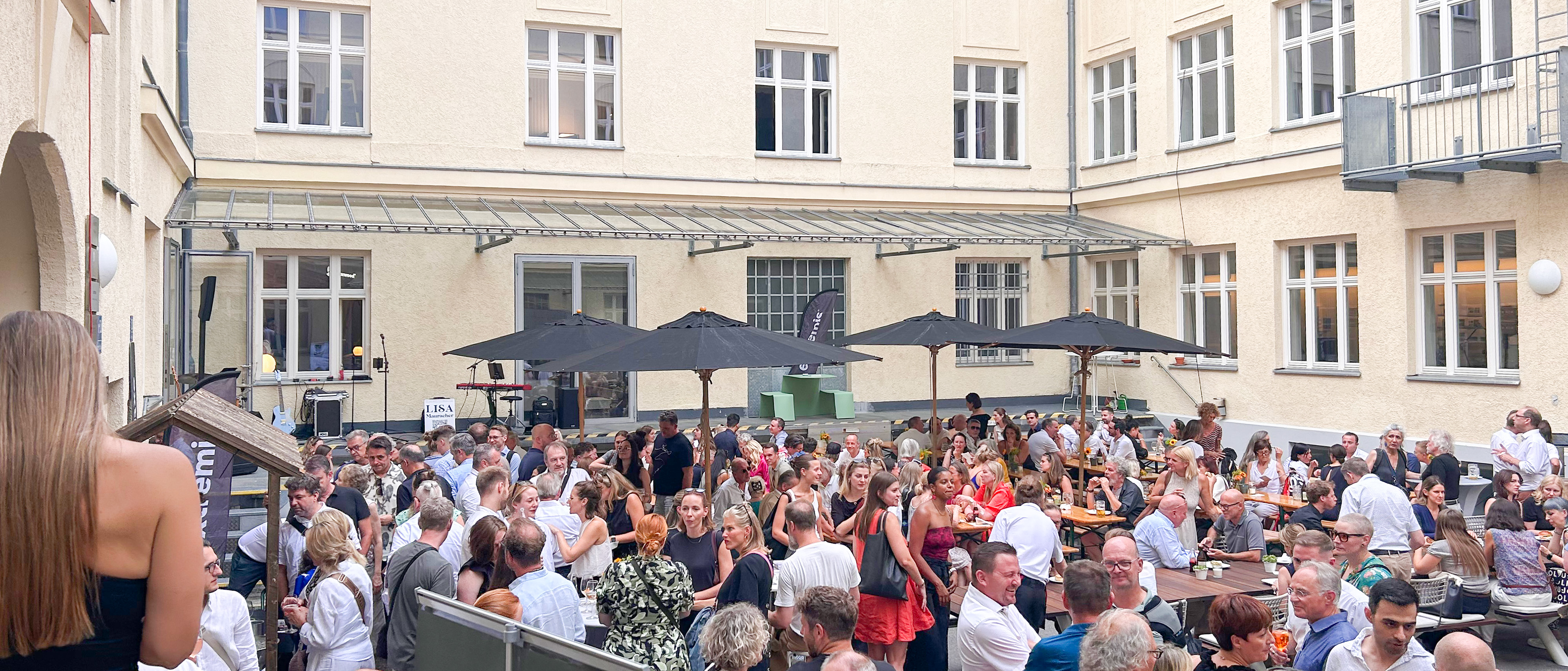 Rekordandrang im Alten Fruchthof: Rund 560 Gäste kamen zur SommerWerkschau26 nach München. Foto: Ronny Waburek