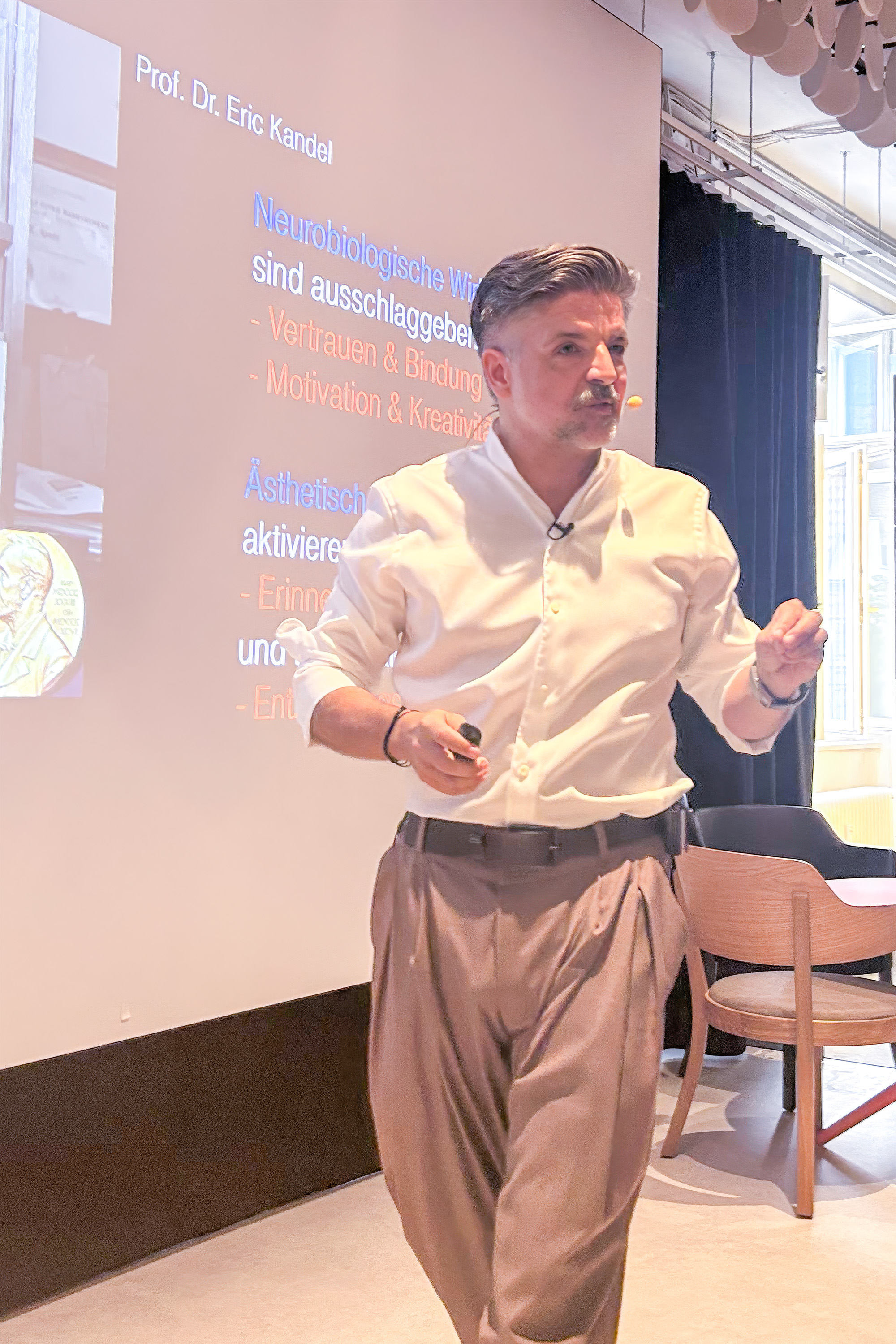 Stefan Suchanek erklärte, wie Neuroästhetik Wahrnehmung, Verhalten und emotionale Bindung an Räume beeinflusst.