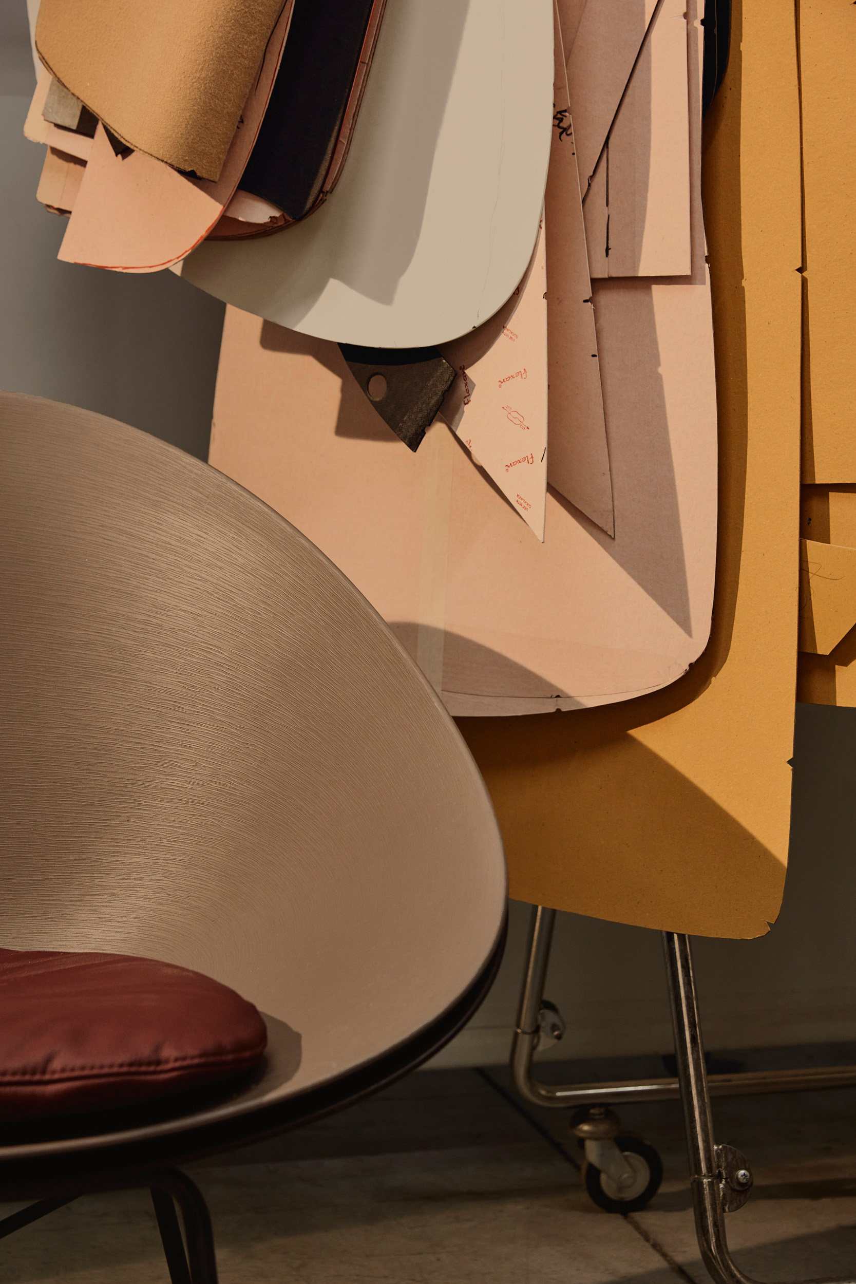 Materials, templates and forms: in upholstery development, design quickly becomes a question of construction.