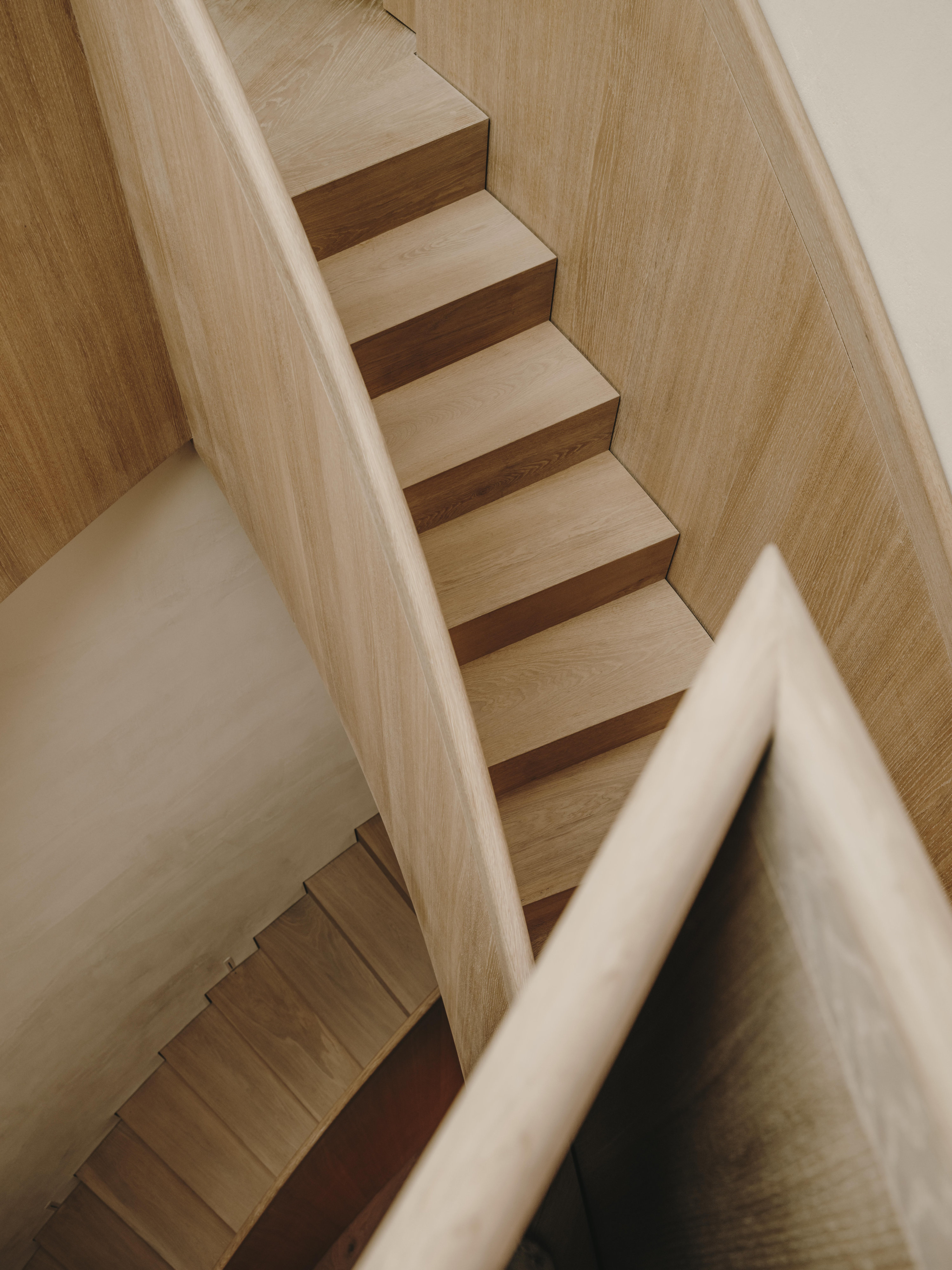 Konstruktion als Gestaltung: Die Treppe zeigt, wie Holzrausch aus Funktion Form macht. Foto: Salva López