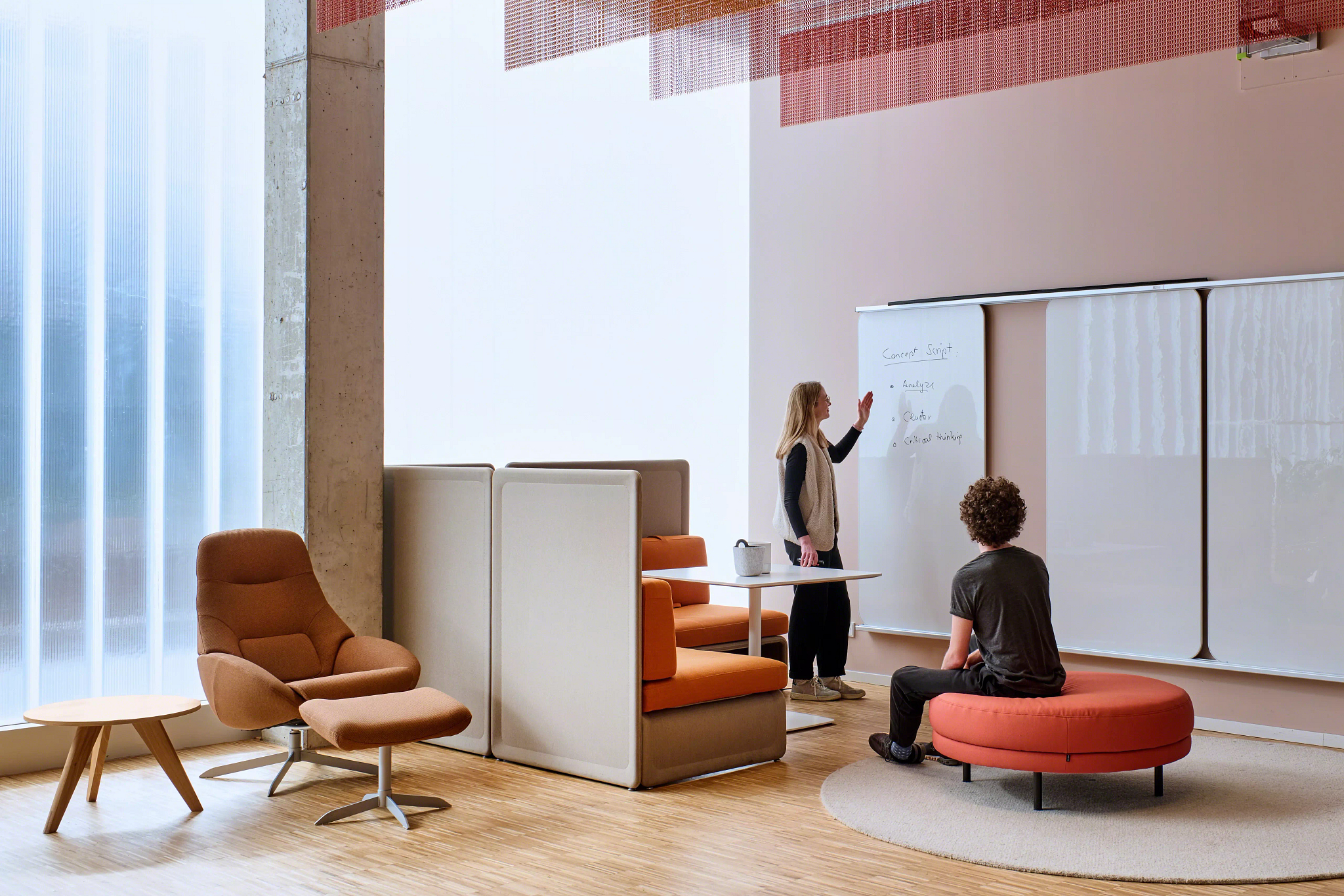 Semi-enclosed retreat area: spaces for focused work are integrated without isolating users from the overall environment.